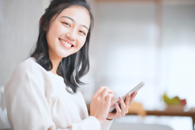 オンラインで高校受験の相談をする保護者